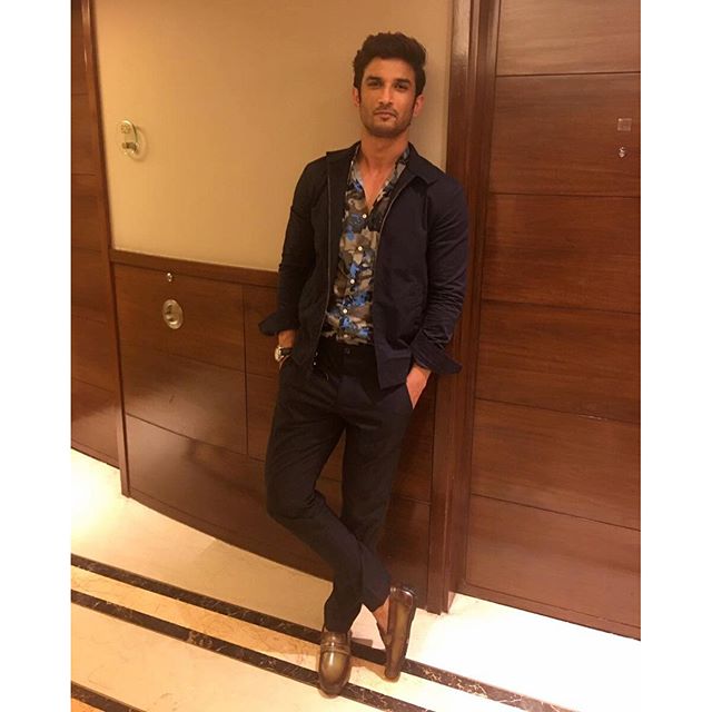 SSRisBae's tweet photo. [STYLE]@itsSSR's recent looks for #MSDhoniTheUntoldStory promotions! #Handsome 😍🔥💥
Styled by: @Anaita_Adajania https://t.co/PcnWDHuJy4