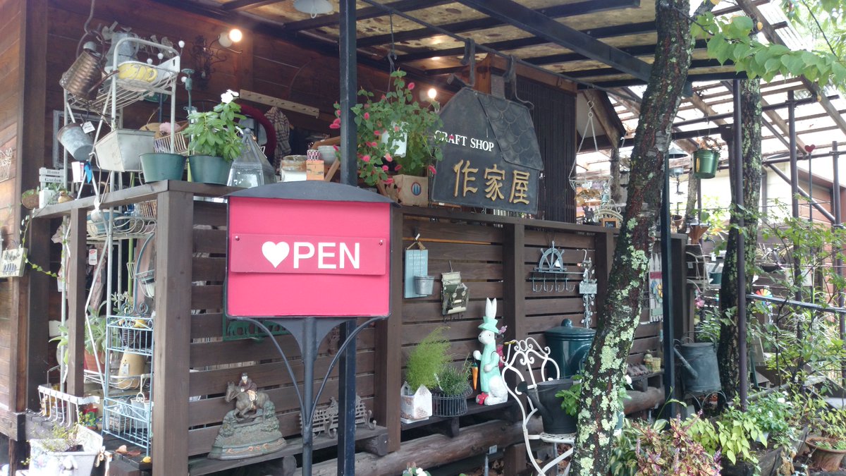 安曇野 天満沢アートラボ 安曇野 穂高有明にある雑貨店 作家屋 女性が喜びそうな小物類が店内にひしめきあっています