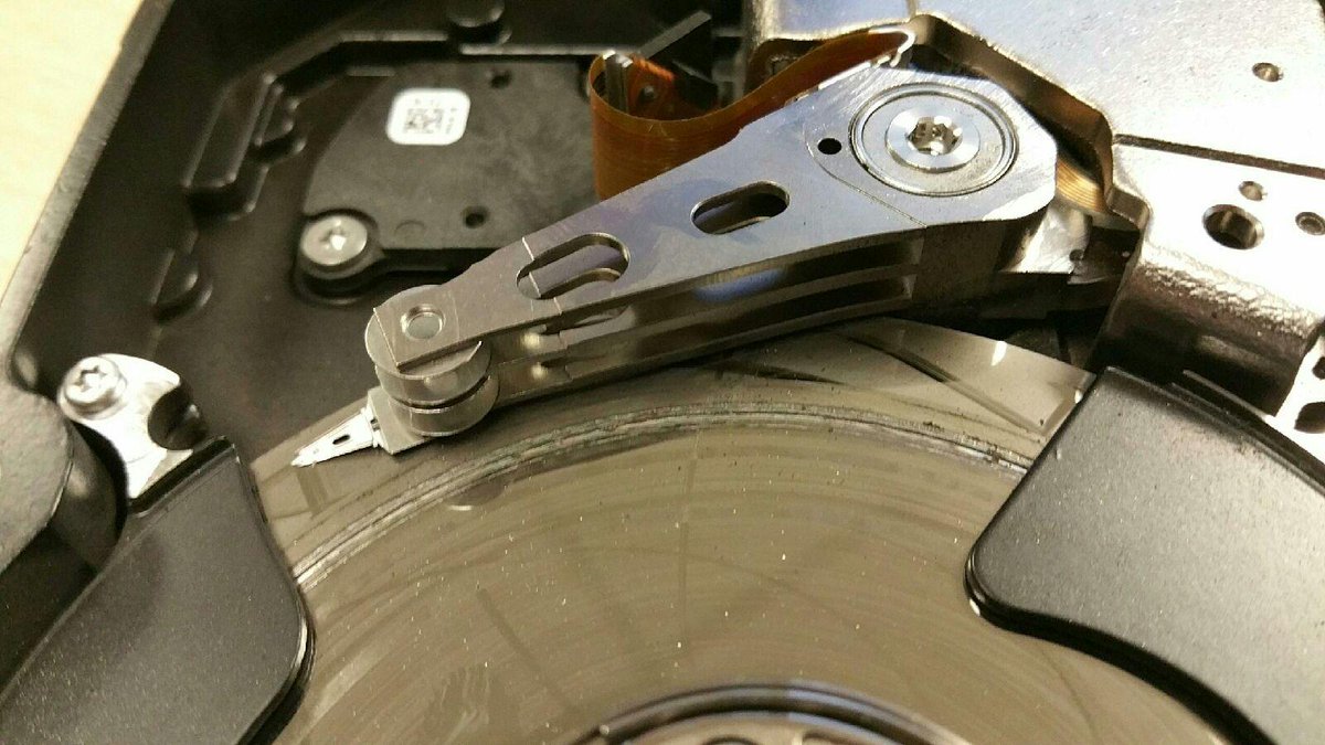 techieguy76's tweet image. This is NUTS!! Out of 22 years of working on PCs never seen this happen to a hard drive plater