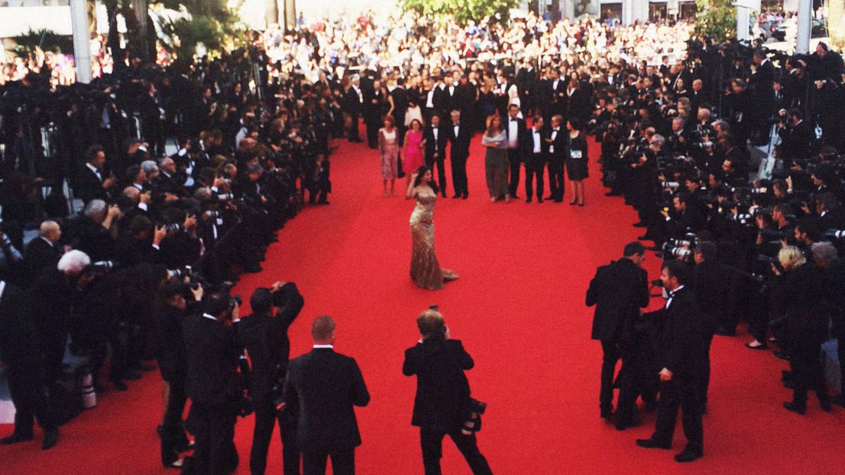 entreprnrs_tech's tweet photo. The Big Business Of Red Carpet Bling https://t.co/hOOMwgQ6IK #business https://t.co/uSjg9Nz74a