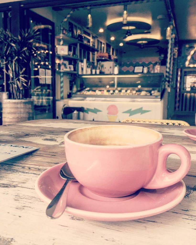 WYWHWU's tweet photo. Can't stop taking pictures! This spot is just too cute ☕️ #byronbay ______________________… https://t.co/rD3yGtXlx8 https://t.co/1fjUnQxFVD