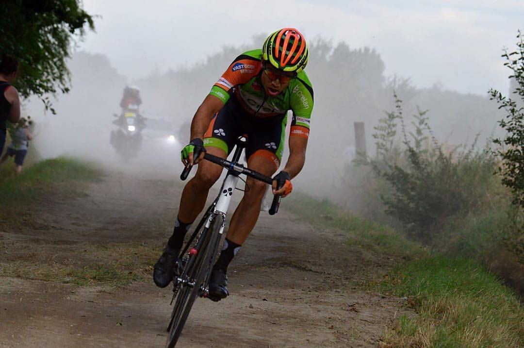 dfitzger's tweet image. youcantbuyland: #Repost @nicomattan ・・・ #schaalsels #finalattack #offroad #woutvanaert #cyc… 4.srl/2cXUAkZ