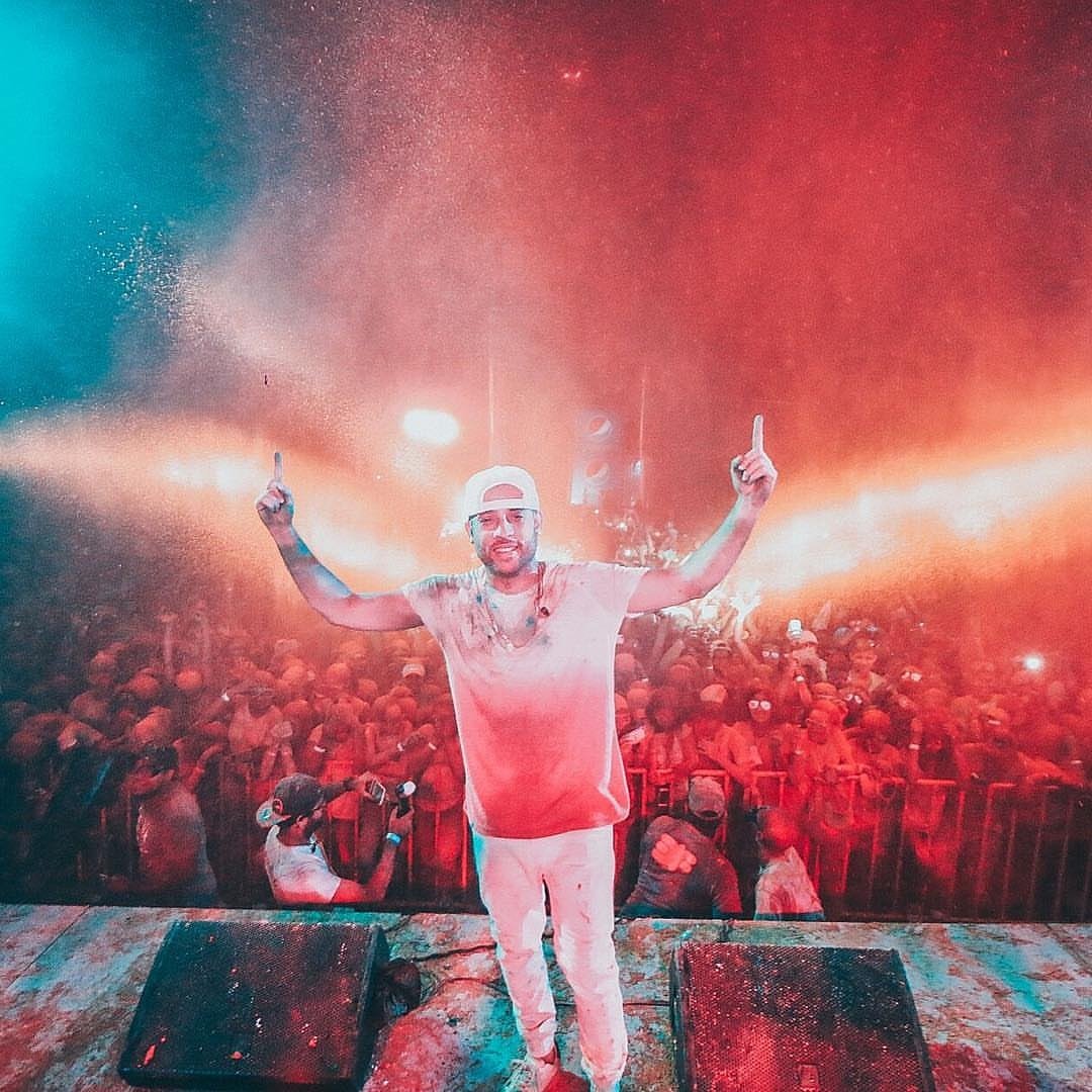 TeammarkbRD's tweet photo. @markbmusic Ayer en #HolisunFestivalOfColors 🙌
 #MarkB #TEAMMARKB #TEAMMARKBRD https://t.co/oG1iMLYewQ