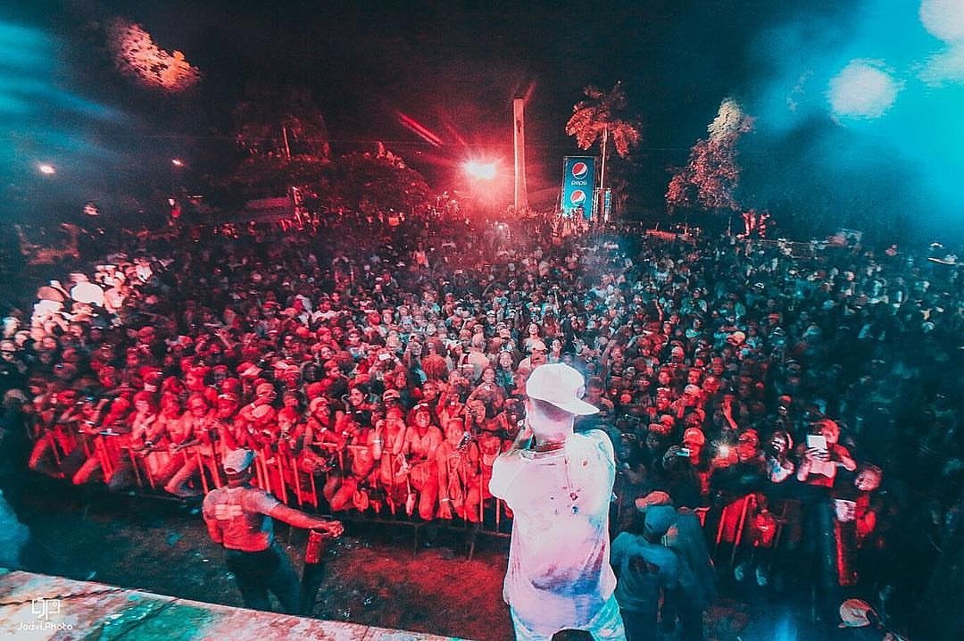 TeammarkbRD's tweet photo. @markbmusic Ayer en #HolisunFestivalOfColors 🙌
 #MarkB #TEAMMARKB #TEAMMARKBRD https://t.co/oG1iMLYewQ
