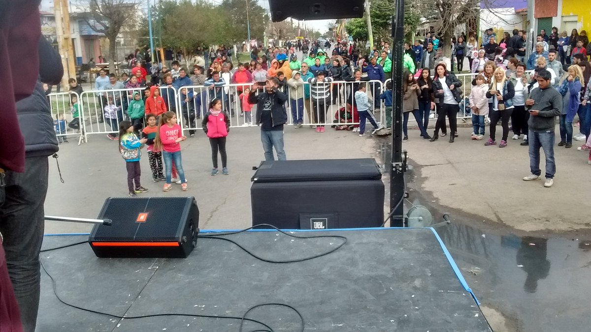 Leo_Etchepare's tweet photo. Aniversario barrio La Paz 2015
Aniversario barrio La Paz 2016 https://t.co/gEZ05rmbxA