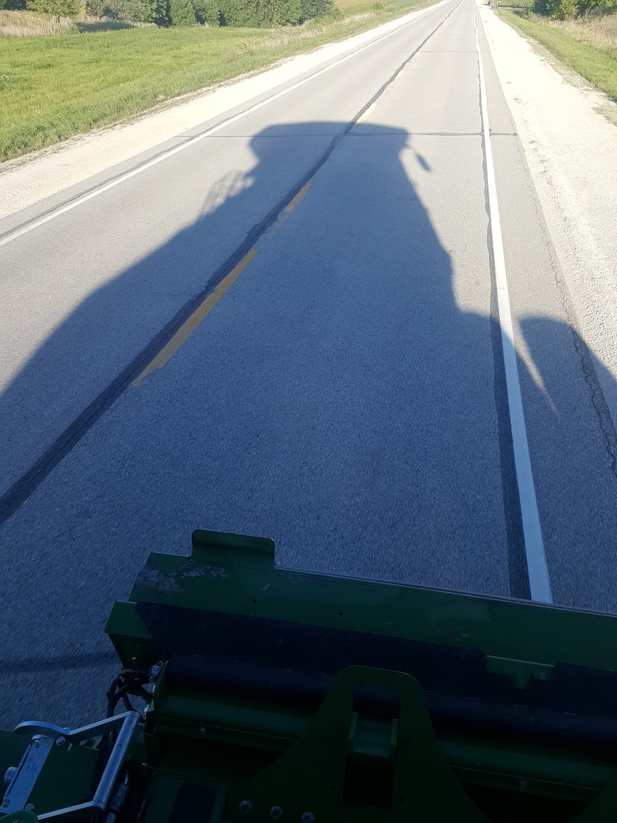mattcham37's tweet photo. 2.5 hour Sunday evening road trip to start bean #harvest16 in Dallas county! #eastbound #chasingmyshadow https://t.co/a1aahDSaUd