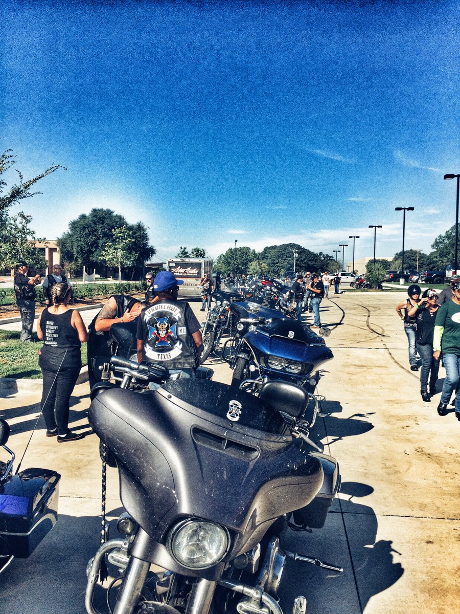 chuckofoster's tweet photo. First group ride. Heading out with @StrengthandHonorMC https://t.co/RyRq0h7EDa