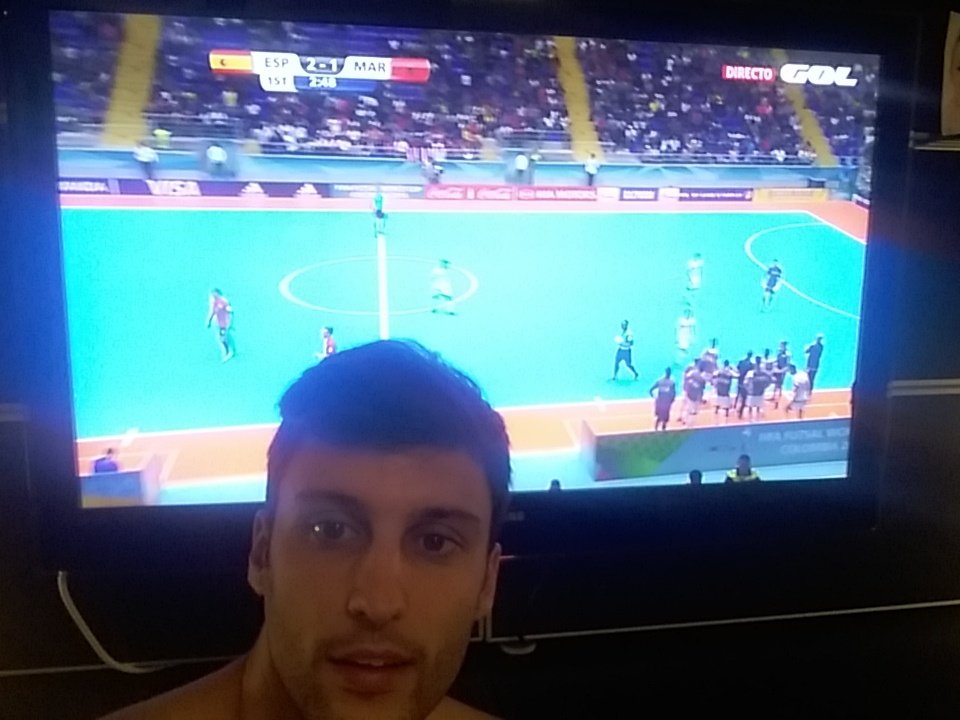 Frann_Ruz's tweet photo. #GolFutsal vamos españa! Terminando de poner la maquina apunto para la fase final! 
Camiseta icardo5 https://t.co/cprrZXbGNB