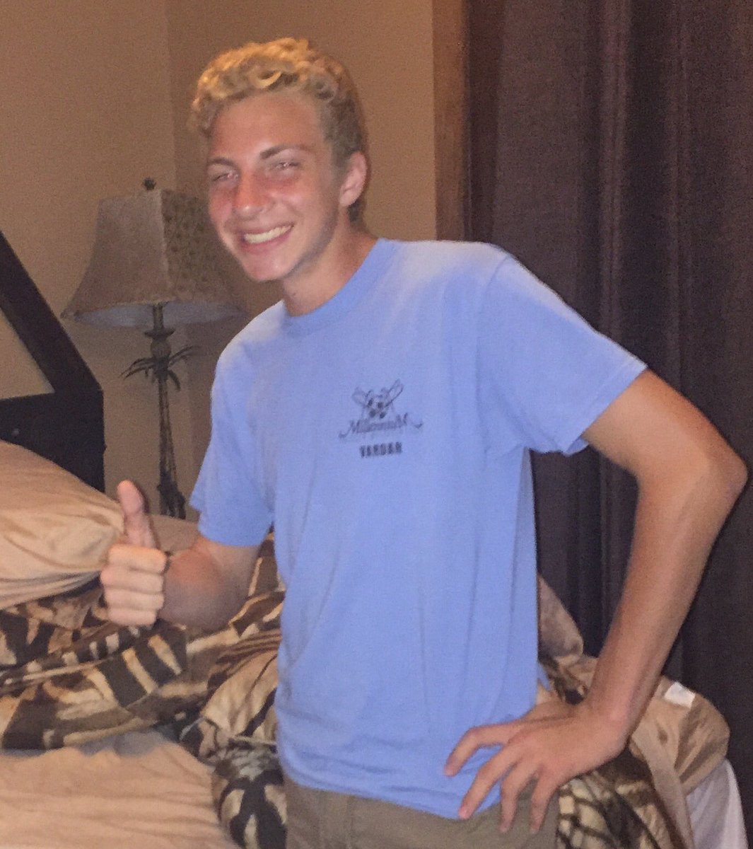 dj_toasty_'s tweet photo. When you jokingly say "send nudes" and she says "hold on" https://t.co/3apOfhrihK