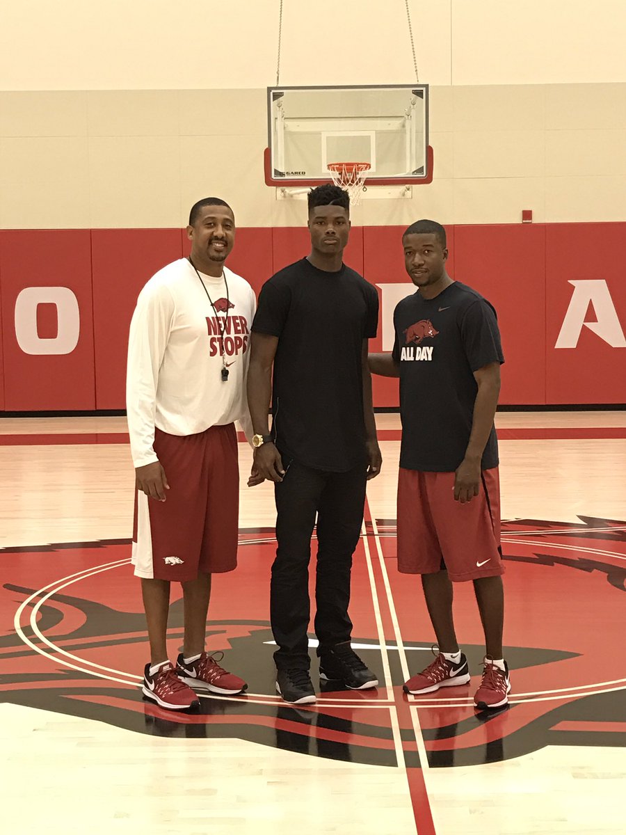 RodBrown_RB5's tweet photo. Had a gr8 ⏰ yesterday @UArkansas on my unofficial visit. Thank ya'll @MikeAndersonUA @TJ_Cleveland @RustonRifle. https://t.co/ohTx6hAKQd