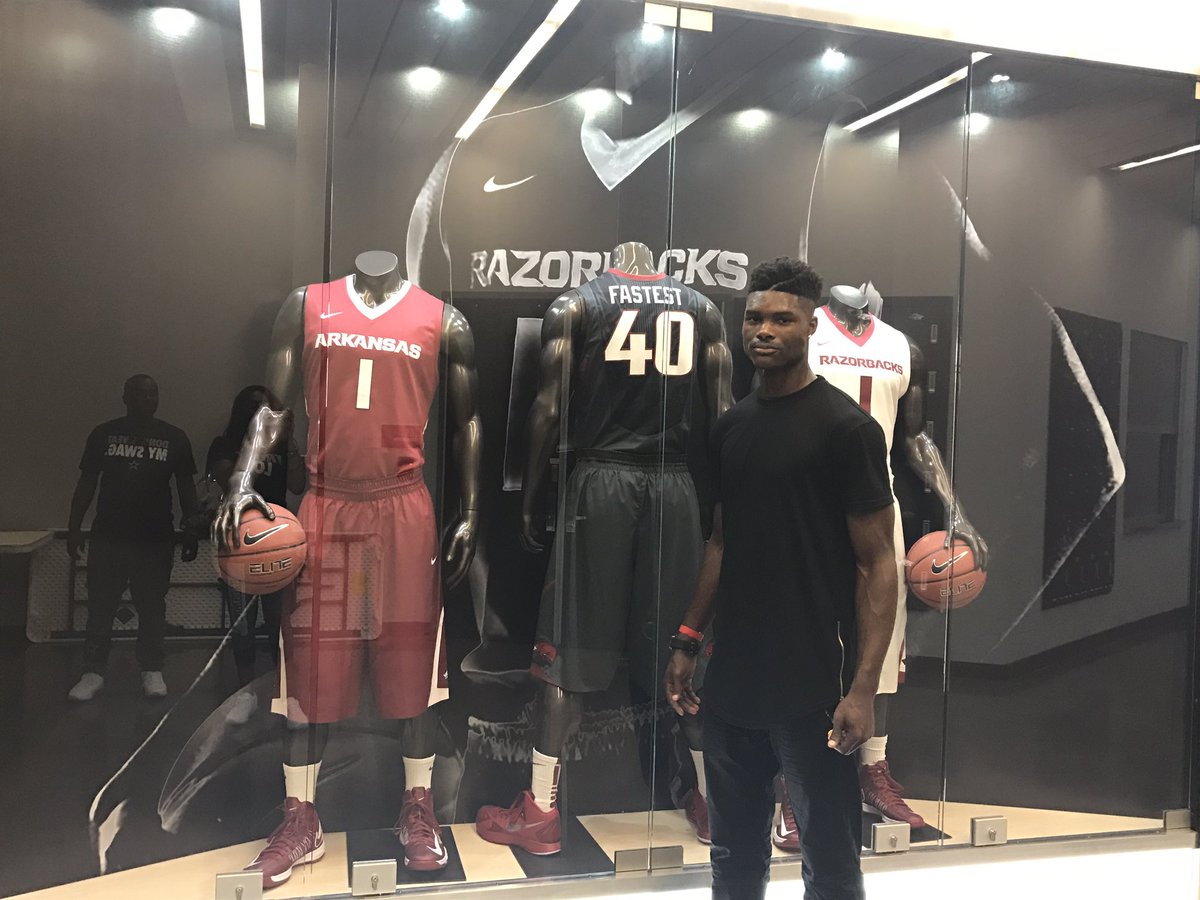 RodBrown_RB5's tweet photo. Had a gr8 ⏰ yesterday @UArkansas on my unofficial visit. Thank ya'll @MikeAndersonUA @TJ_Cleveland @RustonRifle. https://t.co/ohTx6hAKQd