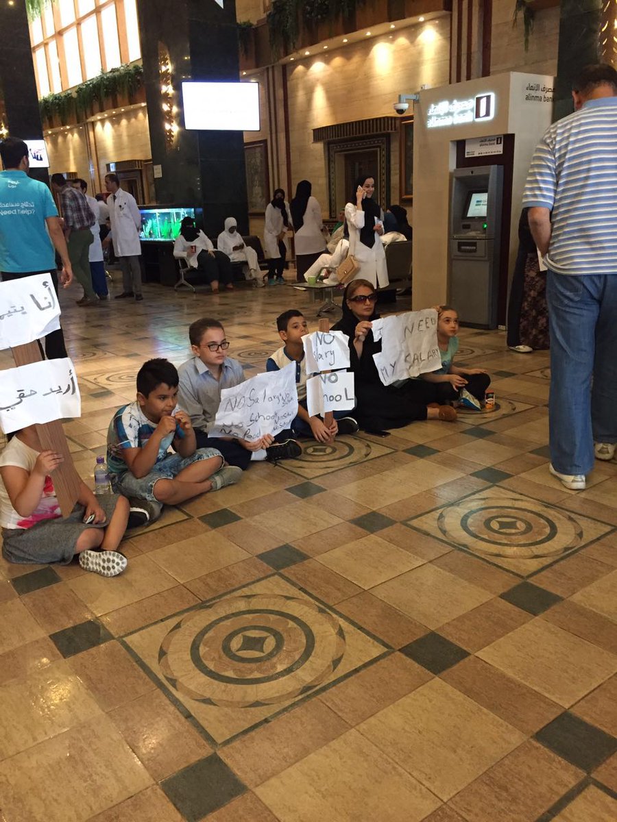 MidoAlhajji's tweet image. حياتنا تتعطّل لما تتأخر مكافآتنا لأيام معدودة، فما بالك بعمّال مغتربين بعوائلهم دون راتب ٣ أشهر! #مستشفى_سعد_التخصصي