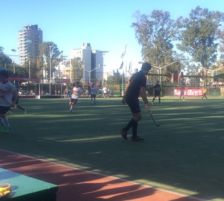 UniCbaHockey's tweet photo. #Interprov Cba-Ros Caballeros
Fue victoria de Uni de Cba en Rosario por 4a2 ante Ger
Goles de Pela Falcioni x4 https://t.co/cHpZ0Xj8TH