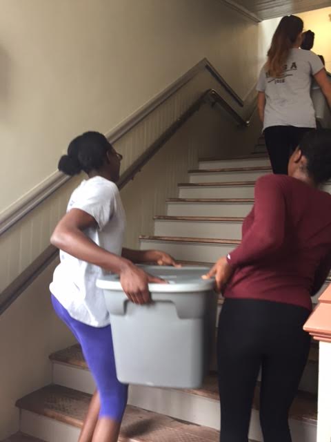 PCPublicPurpose's tweet photo. A beautiful Sunday filled with service! #PCStudents supporting @NPIHN & families exp. homelessness. #pennspurpose https://t.co/JsPRzvzxVu