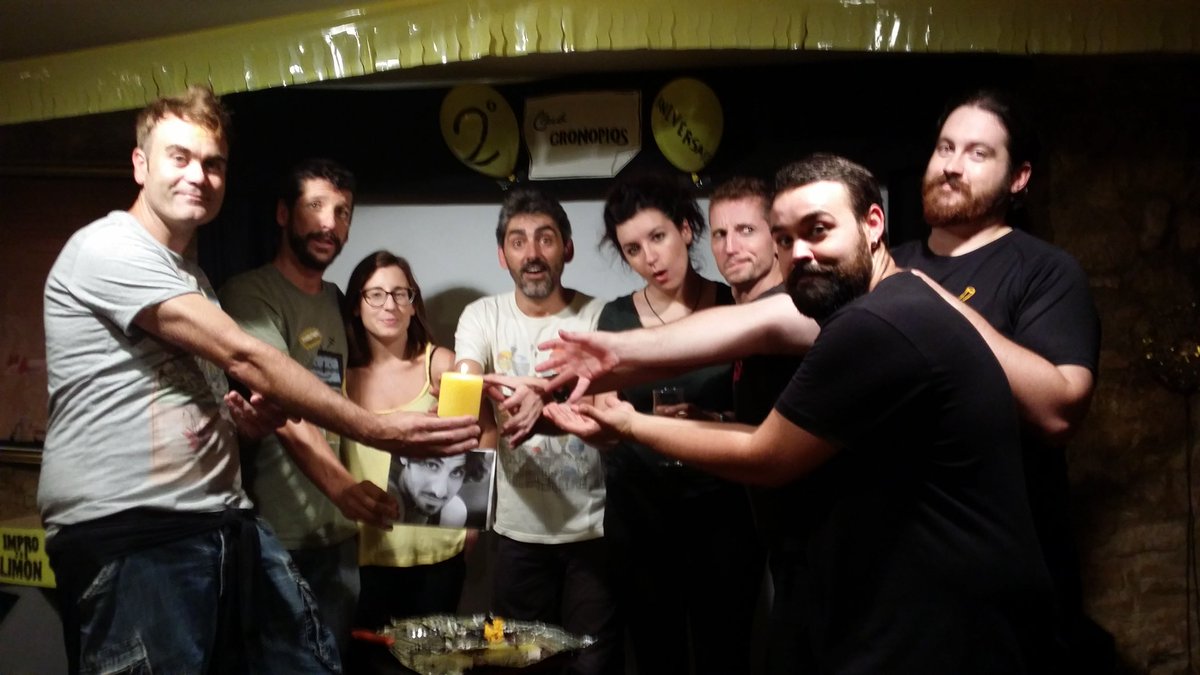 Ha sido un cumpleaños genial! Gracias <a href="/ClubCronopios/">Club Cronopios</a>, a por más años limonudos e improvisados!