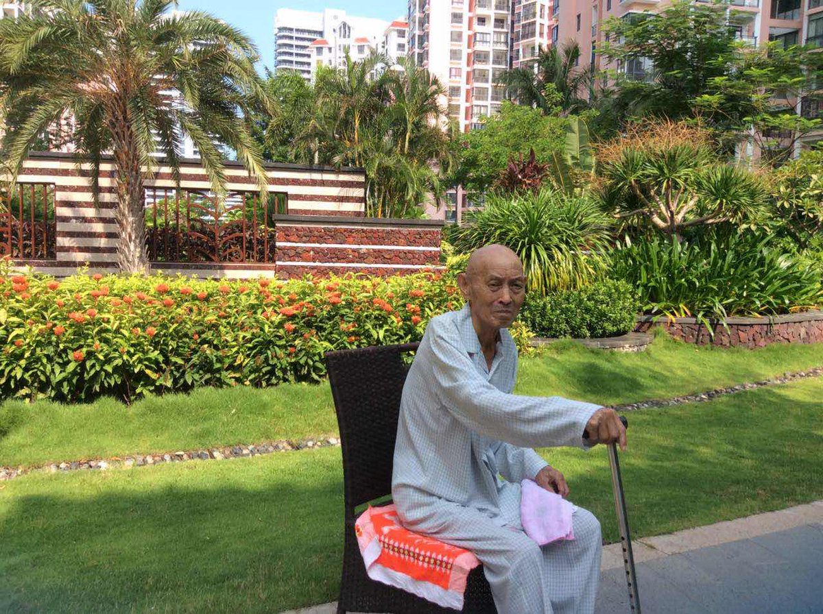 zh111111's tweet photo. 爸爸老了～～～ https://t.co/WaAEyaCQyp