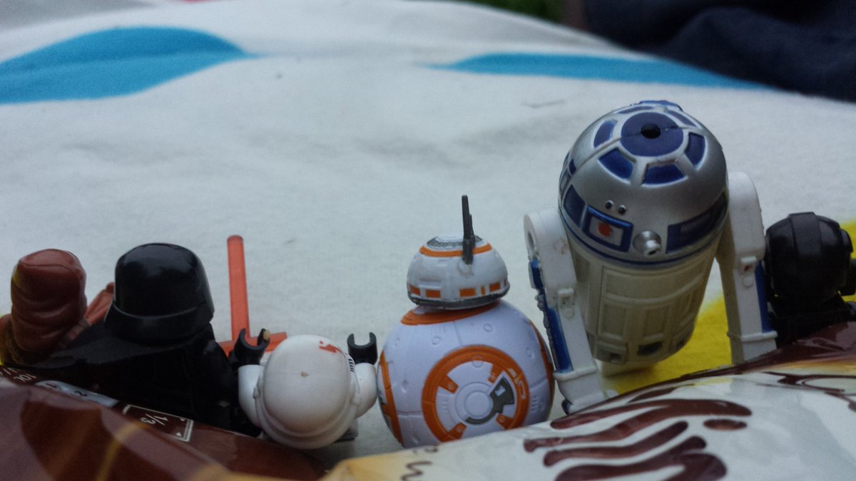 Surfmonkey78's tweet photo. Ready to roll at Cardiff Castle for The Force Awakens :-) @TheLunaCinema #Lego #Starwars #DroidsOfInstagram https://t.co/BgW8LXE9hi