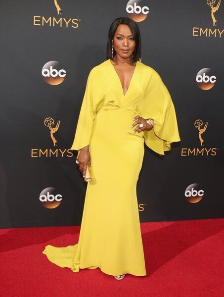 PoppyD's tweet photo. Be still, my canary yellow heart 💛💛💛 #Emmys https://t.co/rROxPBf9by