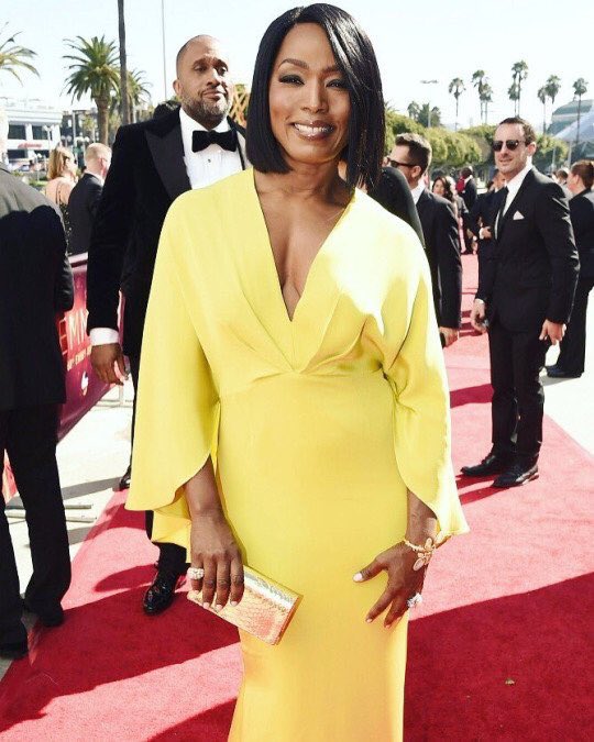 PoppyD's tweet photo. Be still, my canary yellow heart 💛💛💛 #Emmys https://t.co/rROxPBf9by