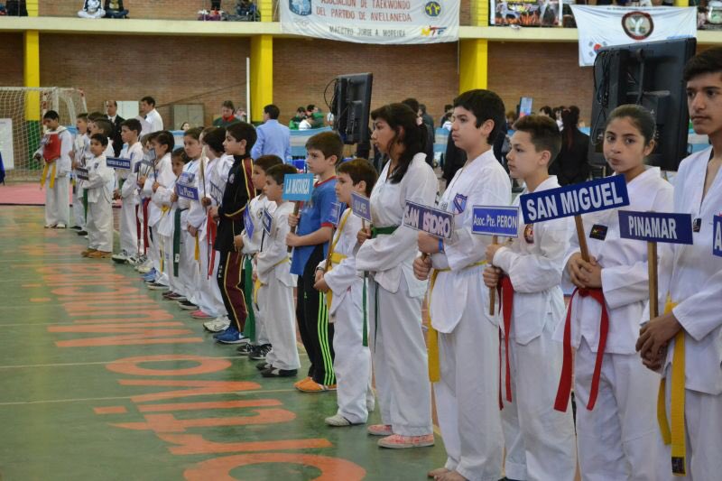jonathanfrisa's tweet photo. Junto a @castrillijavier participamos de un torneo de Taekwondo organizado por la WTF en Almirante Brown #somosbrown https://t.co/gjXKniIiKl