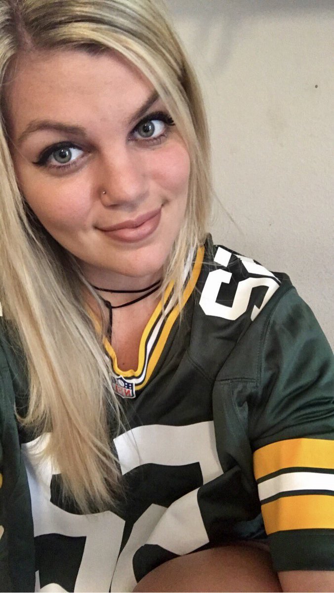 AMOREHeather's tweet photo. Green Bay!!!! Let's go Packers! @ClayMatthews52 @AaronRodgers12!!!!!!!! https://t.co/YEuwqBZHA4