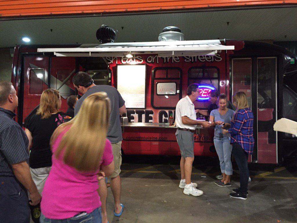GoodWendymgood's tweet photo. 2758 success sharing celebration! Thank you Mike for the wonderful food truck! https://t.co/2xUlJnYUvk