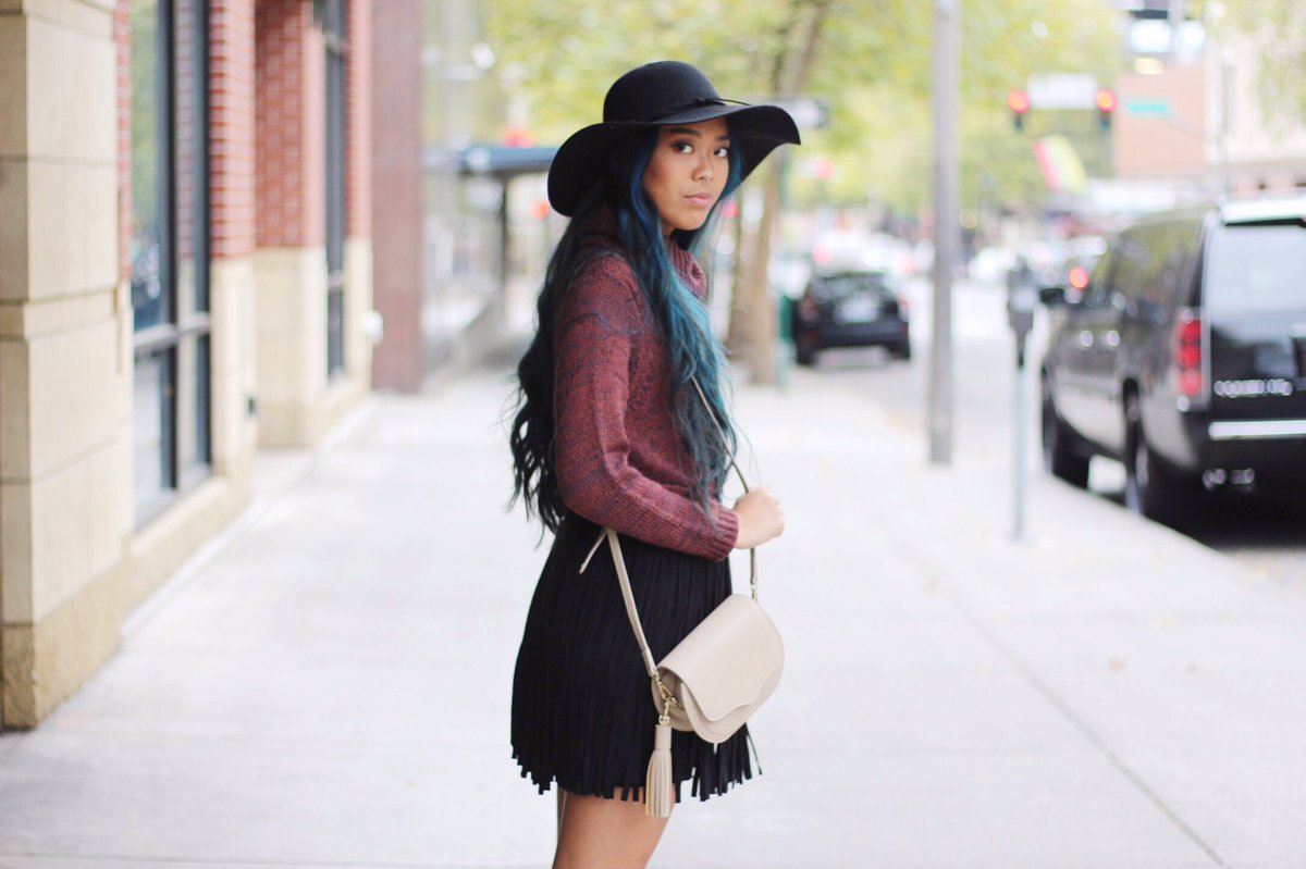 SojournBham's tweet photo. We're fallin' for fringe! See more of this look at https://t.co/YswIw9ykO8! 

#FallFashion #BhamStyle #ShopLocal https://t.co/2kpNh3T3AL
