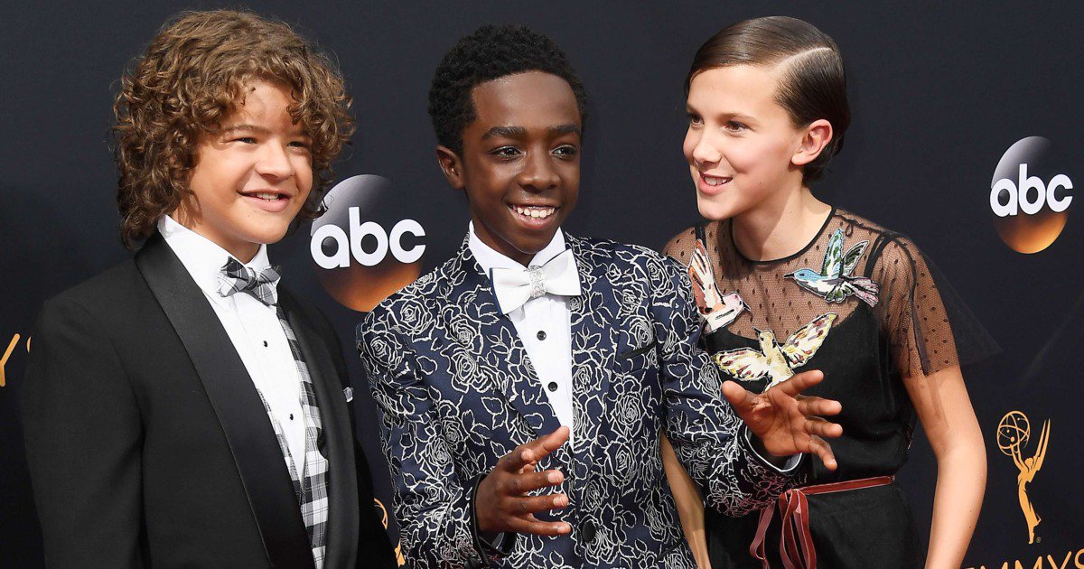 vulture's tweet photo. #StrangerThings kids sing "Uptown Funk" at #Emmys preshow, are basically a music group now https://t.co/YlbW5LR2xS https://t.co/QXyJm1hy6V