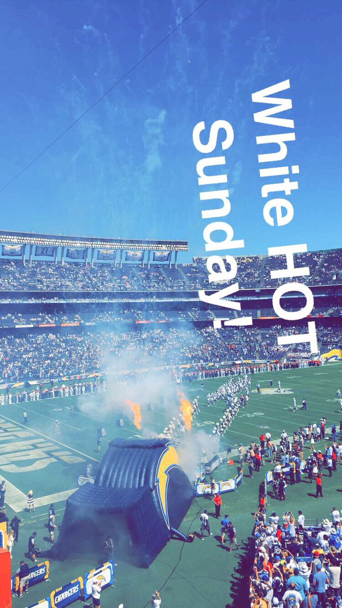 SarahJansky's tweet photo. #WhiteHOTSunday..SUCCESS! Great 1st win of the season, always feel lucky on Sunday's with this view ⚡️ #SDvsJax https://t.co/e8r0037uhc