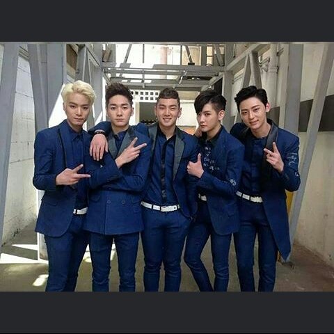 samasand29's tweet photo. #Ren #Aron #Baekho #Minhyun #Jr
#NuestinMexico Septiembre 18, 2015 https://t.co/P2UPcuiBHj