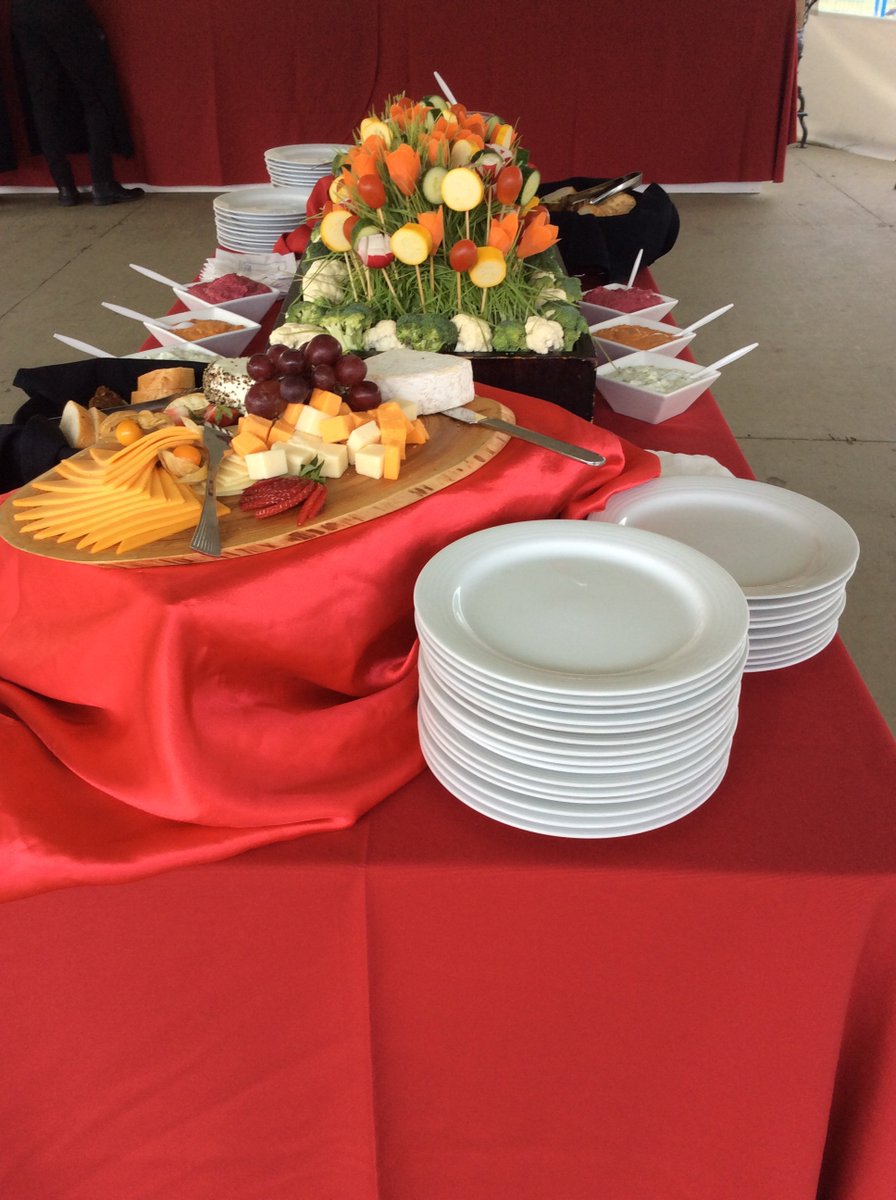 VanWineFest's tweet photo. Setting up for a Gala & Hunter Litigation reception @bardonthebeach - pre-show #Bard2016. #VIWF @EmellesCatering https://t.co/X6LL8q3sTD