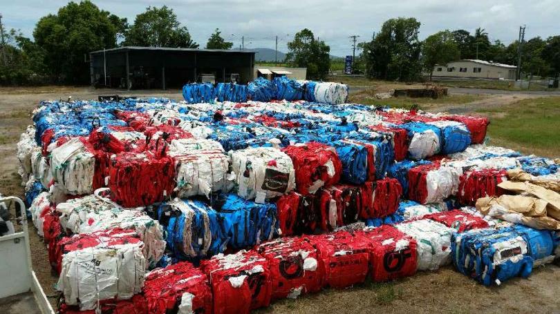 CANEGROWERS's tweet photo. We're on target for this year's fertiliser bag recycling drive to hit 1,000 tonnes https://t.co/QYMd7ucfuE https://t.co/QW4PO6KzdF