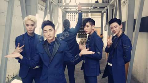 samasand29's tweet photo. #Jr #Minhyun #Baekho #Aron #Ren #NuestinMexico Septiembre 18, 2015 https://t.co/bv1z3mFPij