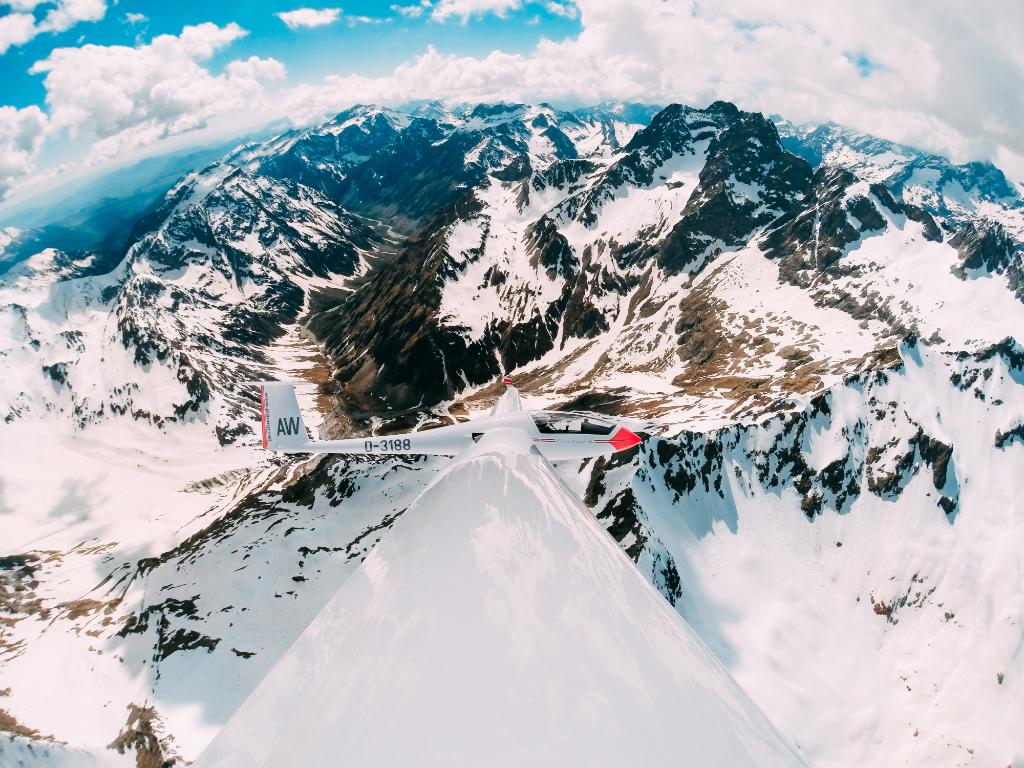 GoProJP's tweet photo. Photo of the Day!
素晴らしきグライダーの旅。白い翼から見るフランス ブリアンソンの山！📷：Jean-Frederic Fuchs さん

#GoPro に応募しよう！ https://t.co/a5oxk3bCsn https://t.co/8rz535Sj5o