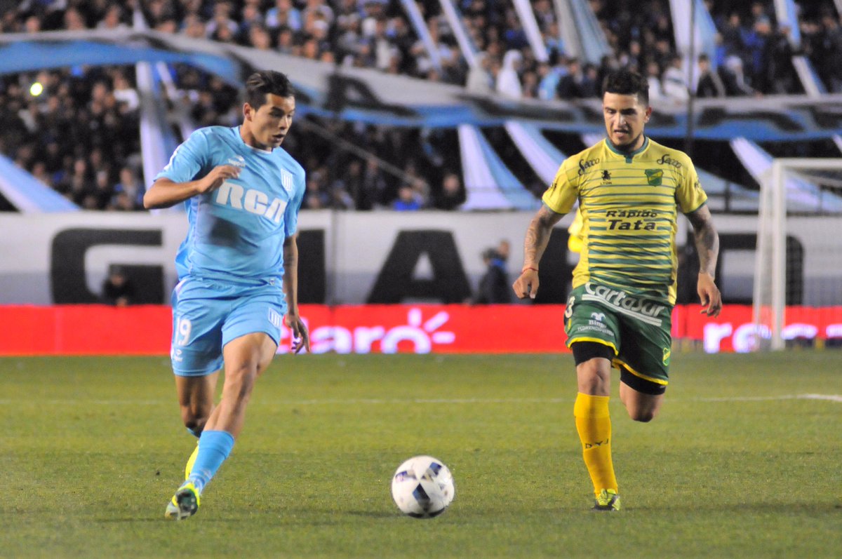RacingClub's tweet photo. #RacingDefensa Las mejores imágenes de una noche de empate. https://t.co/0S5oJ0uLla https://t.co/d70PRE1ki9