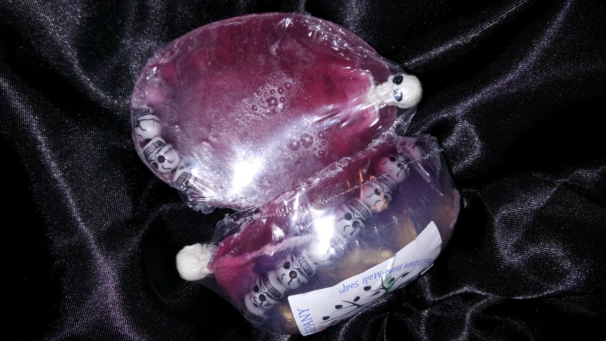 USASoapCompany's tweet photo. @USASoapCompany Halloween is around the corner. Got your themed soaps yet? #USASOAPCOMPANY https://t.co/AbdsnMivO6