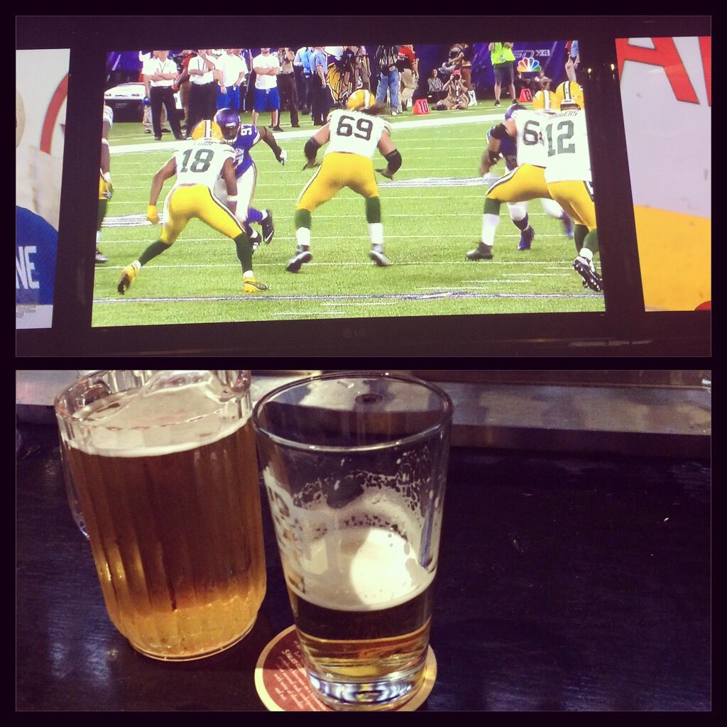 PositiveEVplay's tweet photo. Sunday night football vibes. #minipitcher #shoelessjoes #SNF https://t.co/tx6aNMv0JV