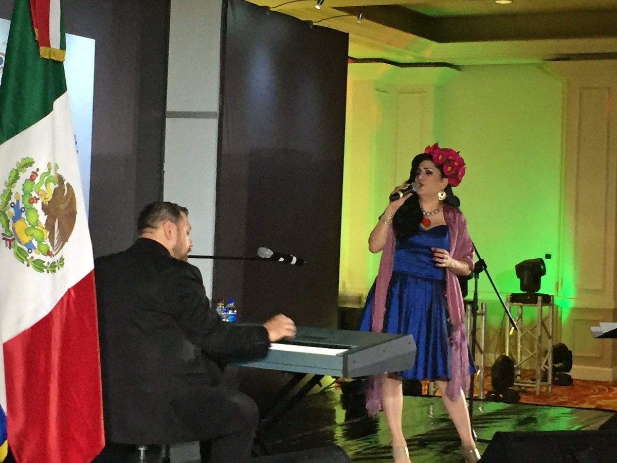 fjolavarria's tweet image. Agradezco apoyo @CASALMEX @Canal_12 @FundAztecaSV @DIPRISA Audiomax CBC @InterConti_SAL en Fiesta Aniv Indep @SRE_mx