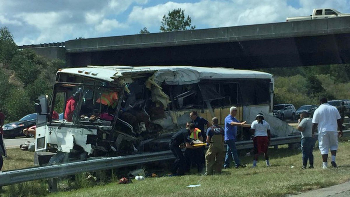 S.C. JUCO football team bus crashes, leads to multiple deaths and