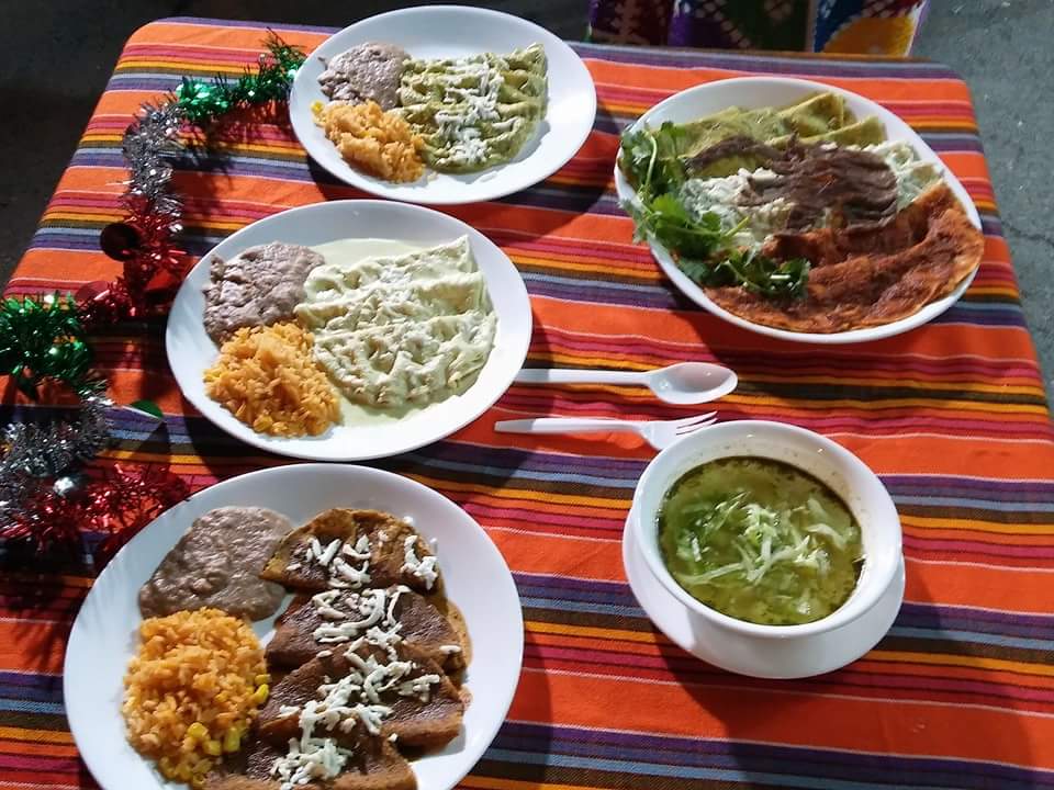 Rulo_Estrada17's tweet photo. Hoy prueba nuestra gastronomía en el #FestivaldeCocinasRegionales en la #MacroPlazaI #VivaPiedrasNegras https://t.co/McJl85jQNh
