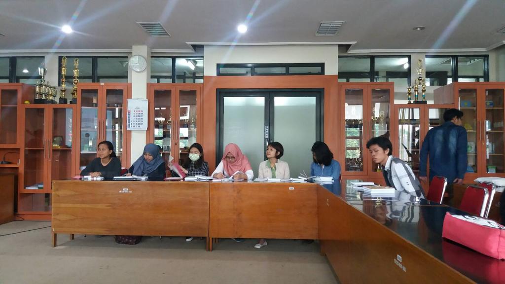 [INFO HIMASAD] Sedang berlangsung "Pelatihan Apresiasi Kinderroman 'Momo'" bersama Prof.Dr.Dr.h.c Hans-Heino Ewers
