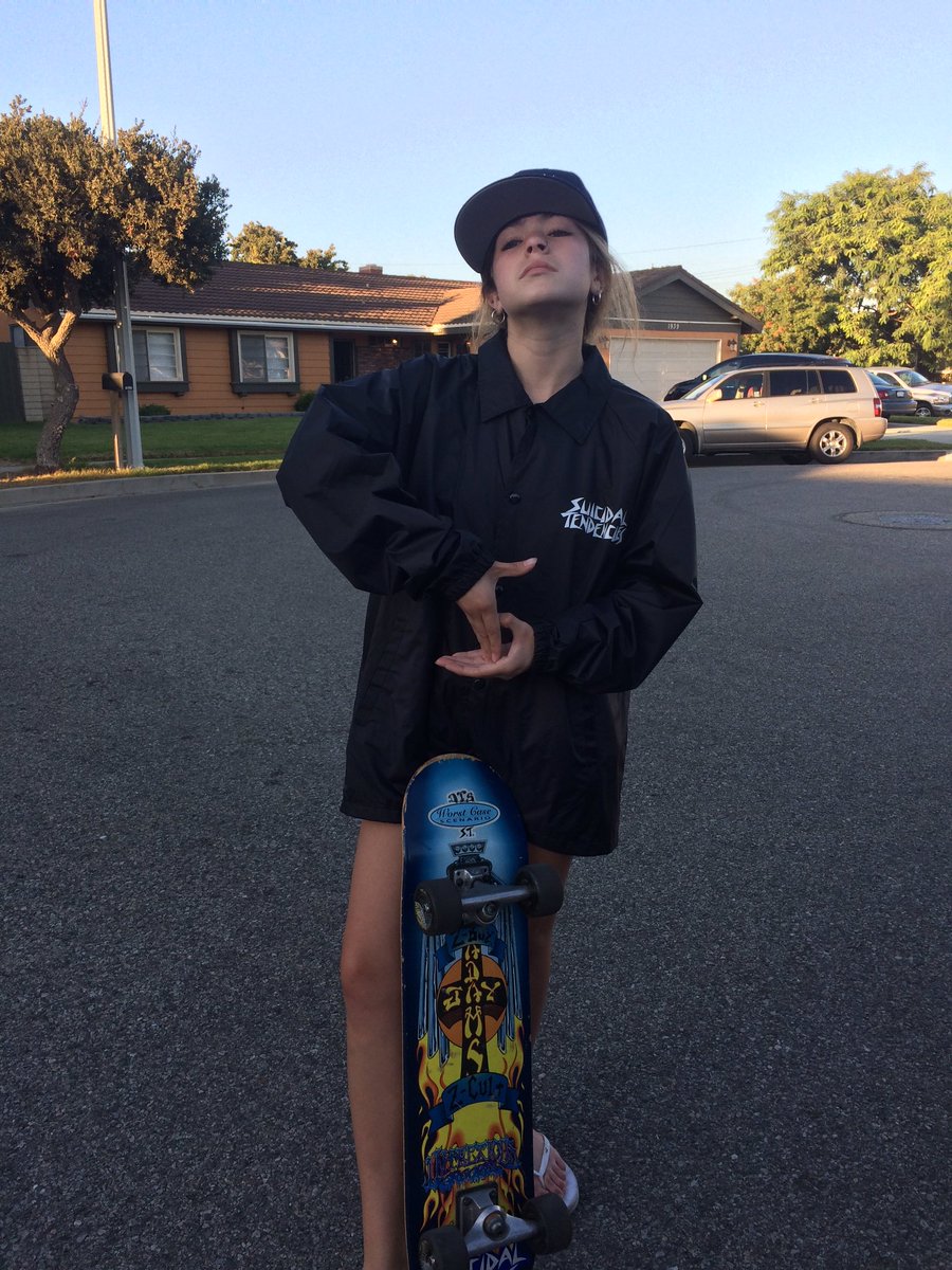 ShawntelleCull2's tweet photo. @OFFICIALSTIG #STforlife Love my new ST windbreaker https://t.co/umYMX7s2lZ