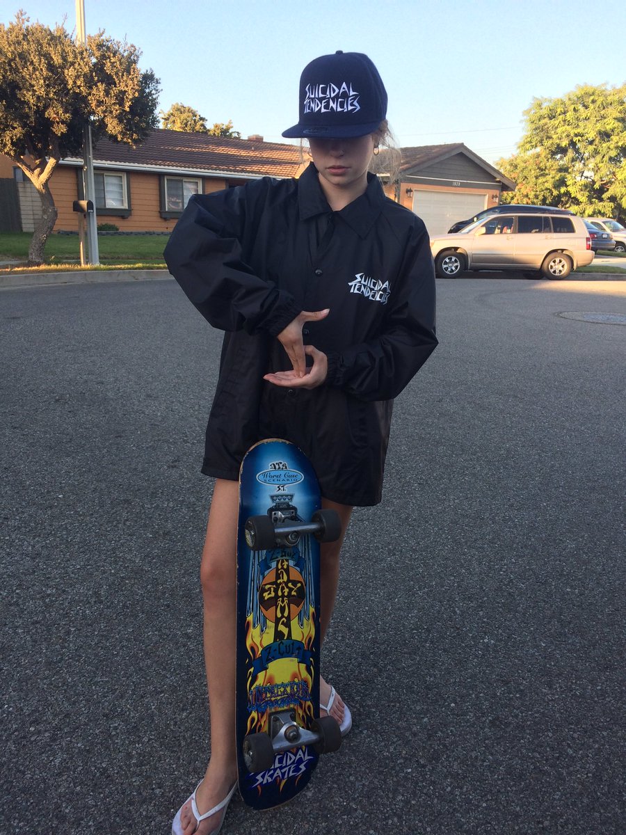 ShawntelleCull2's tweet photo. @OFFICIALSTIG #STforlife Love my new ST windbreaker https://t.co/umYMX7s2lZ