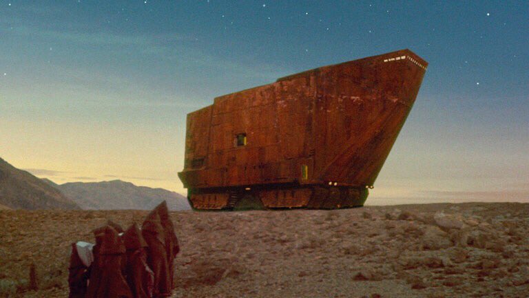 AdamTSports's tweet photo. Is it me or does the new Vikings stadium look vaguely familiar? #GBvsMIN #ooteedee #majorjawaupgrade https://t.co/HDfZCgzLF9