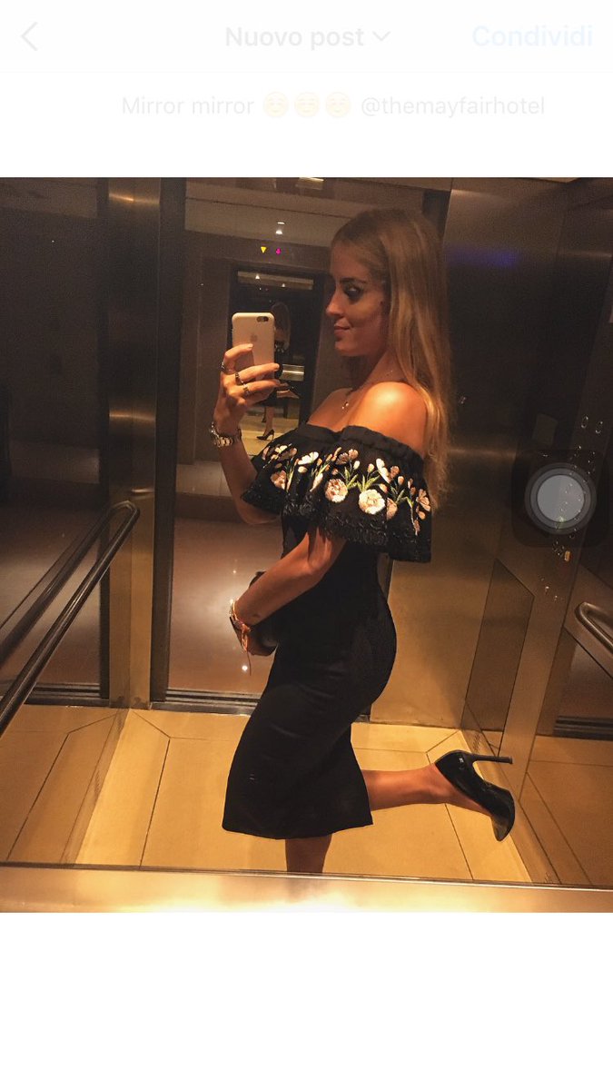 ValeFerragni's tweet photo. Mirror mirror ☺️☺️☺️ @TheMayFairHotel #London https://t.co/vCvJ0SuwNQ