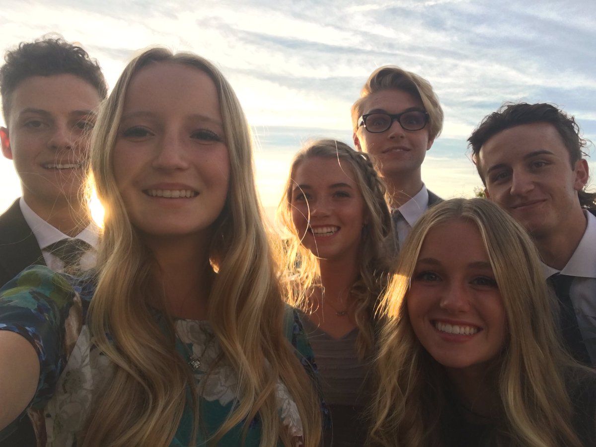 ReaganRosenvall's tweet photo. Homecoming was so fun!!💛 https://t.co/XULW1UYRJU