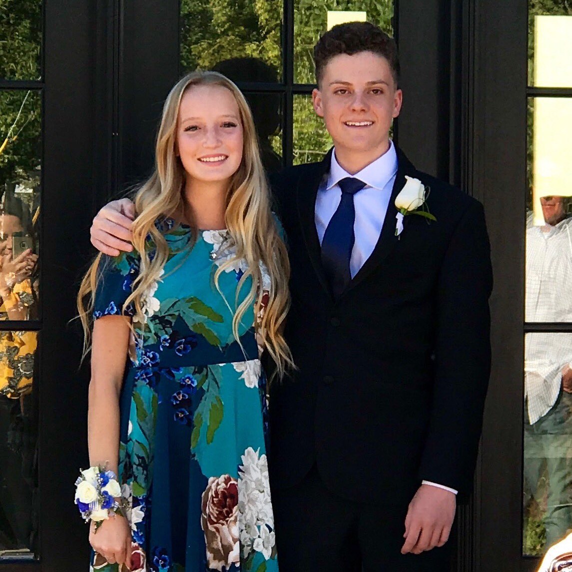 ReaganRosenvall's tweet photo. Homecoming was so fun!!💛 https://t.co/XULW1UYRJU