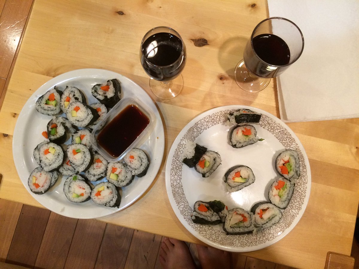 NatalieJPlumb's tweet photo. I made this. #myfirstsushi #sushi #sushitime #sushirolls #sushi๐ฃ https://t.co/IvI8KPFqgr