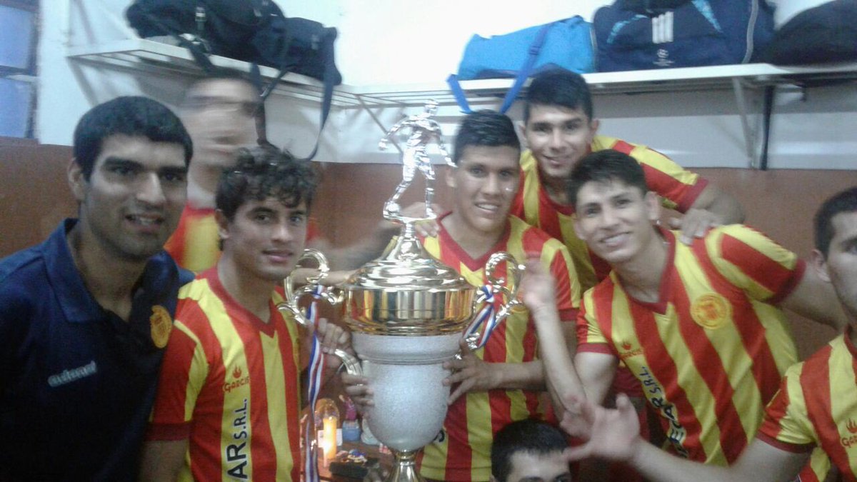 APFOficial's tweet photo. #PrimeraBAPF2016 Martín Ledesma se consagró Campeón de la Primera B y disputará la Intermedia en el año 2017 🏆👏🏼⚽️ https://t.co/0RliIAwMDc