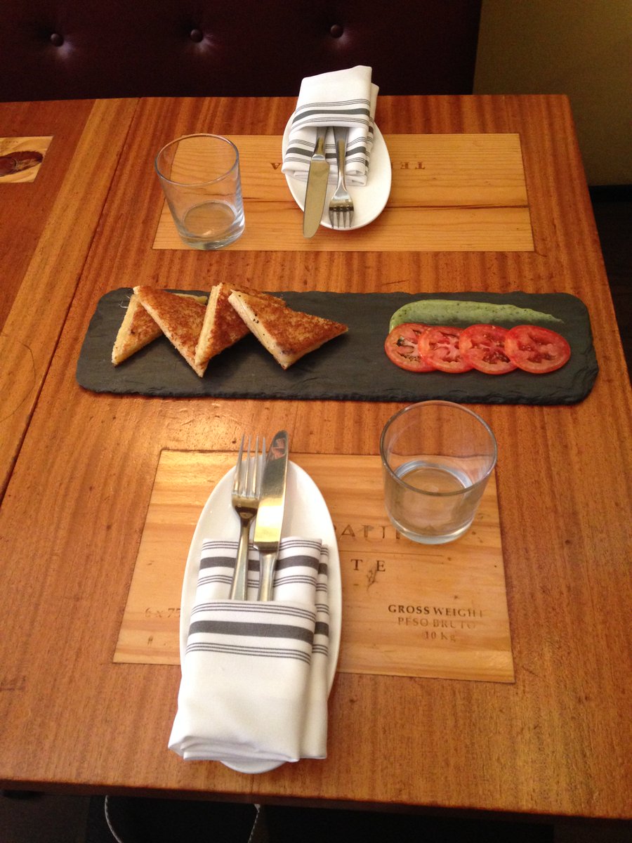 checkpleasefeed's tweet photo. Quick #snack anyone? @BarPastoral has all the cheeses, breads &amp; wines your 💓 desires! #barbites @ChooseChicago @wttw https://t.co/62myx5Chb3